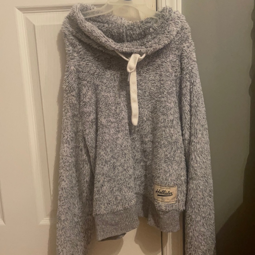 hollister extra small fuzzy cropped pullover! grey